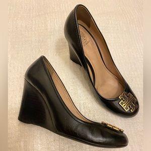 Tory Burch Black Leather Pumps / Wedges Size 5.5